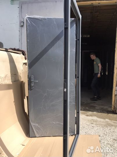 Входная стальная дверь(склад )