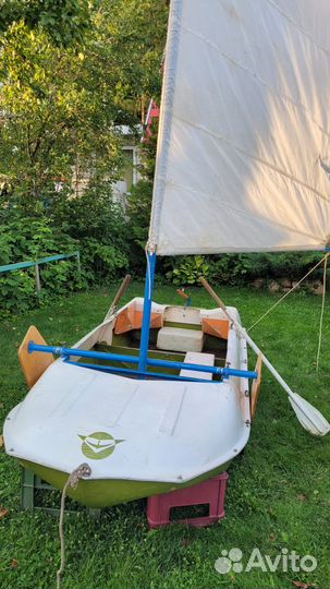 Лодка Романтика с комплектом парусного снаряжения