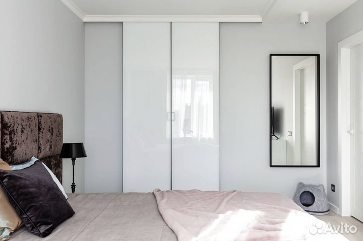 Угловой шкаф распашной