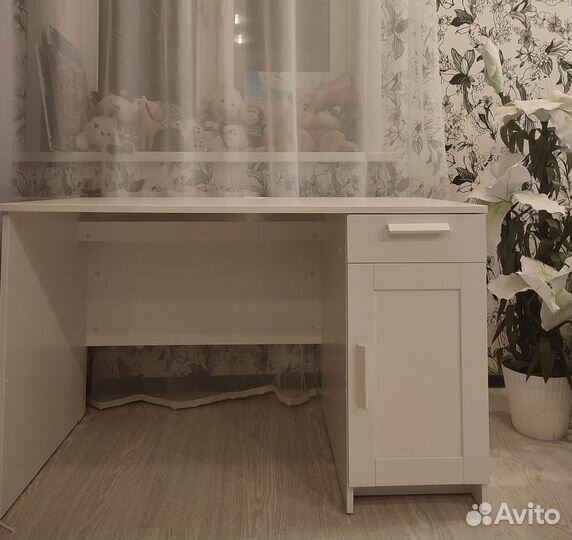 Письменный стол IKEA белый
