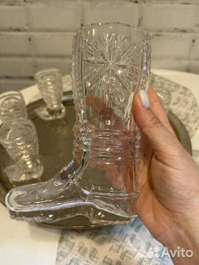 Хрустальные рюмки сапожки и графин сапог