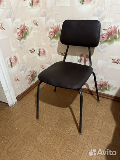 Кожаный стул