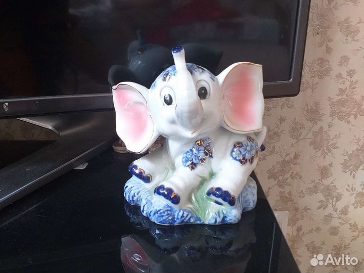 Фарфоровый слон