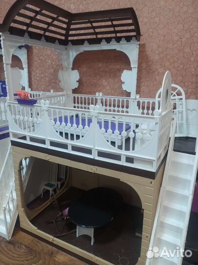 Кукольный домик с мебелью