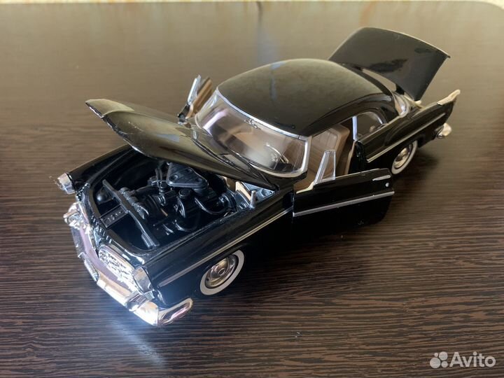 Модель автомобиля Chrysler C300 1/24