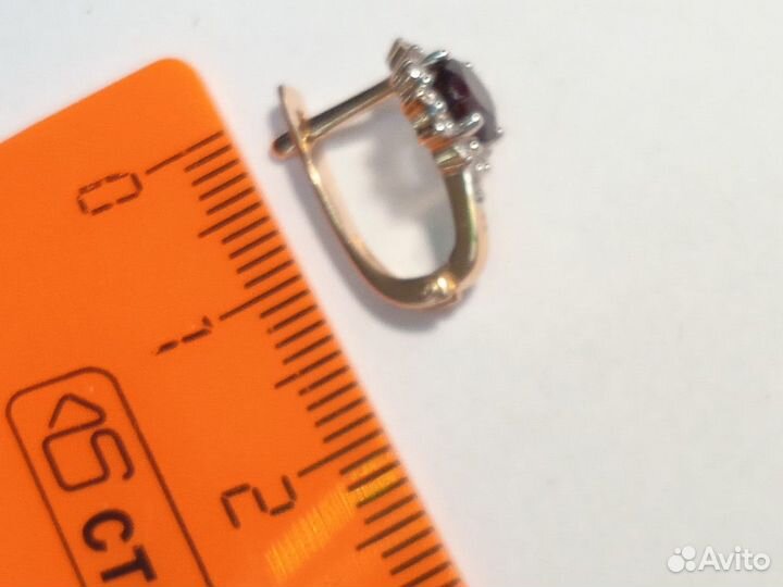 Серьги с камнями золотые