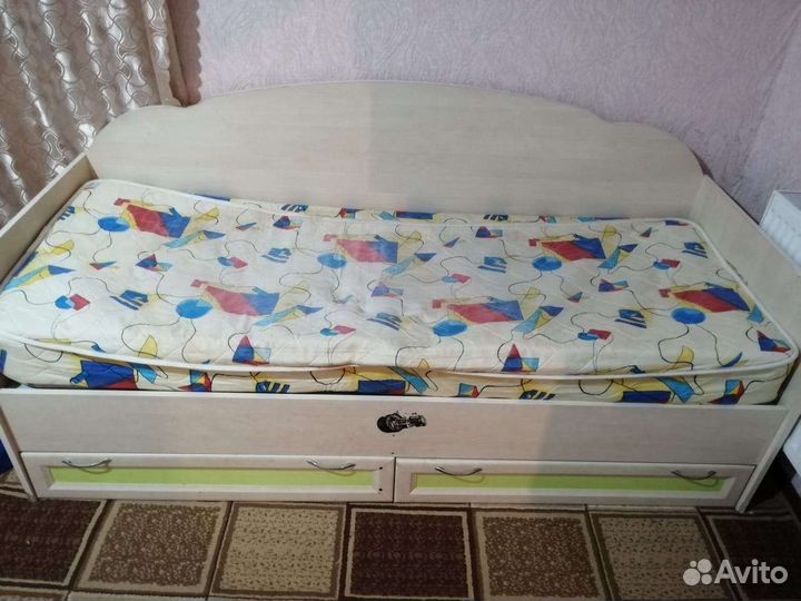 Кровать