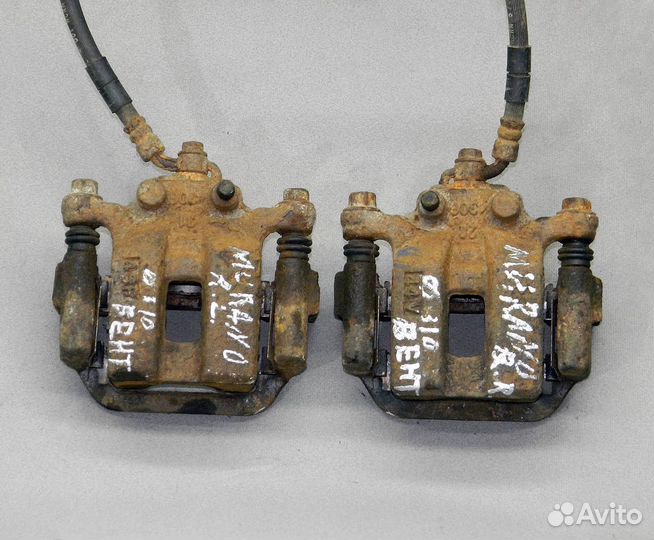 Суппорт задний правый Nissan Murano Z50