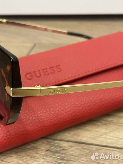 Солнцезащитные очки женские guess