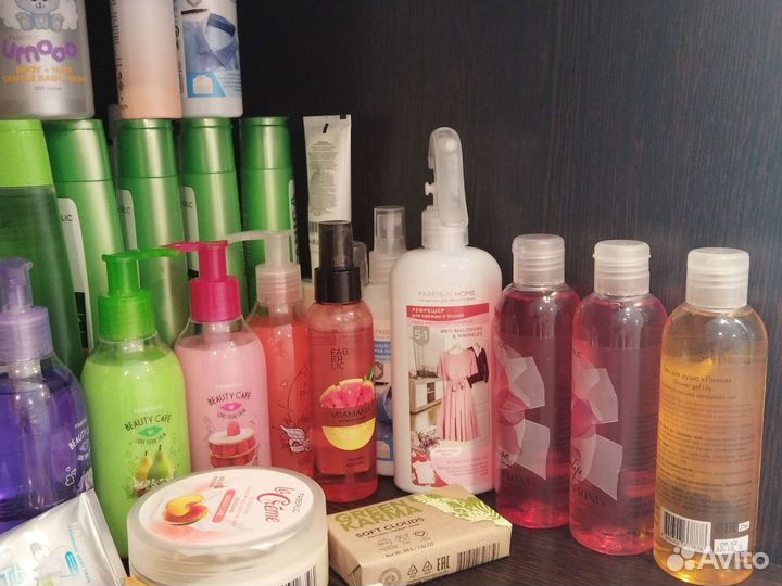 Набор косметики и постельное белье