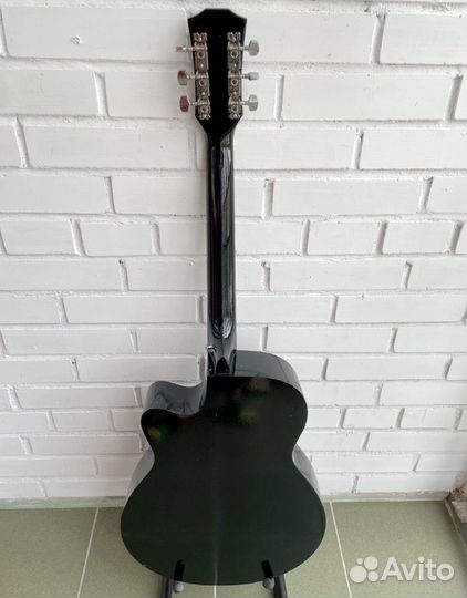 Акустическая гитара