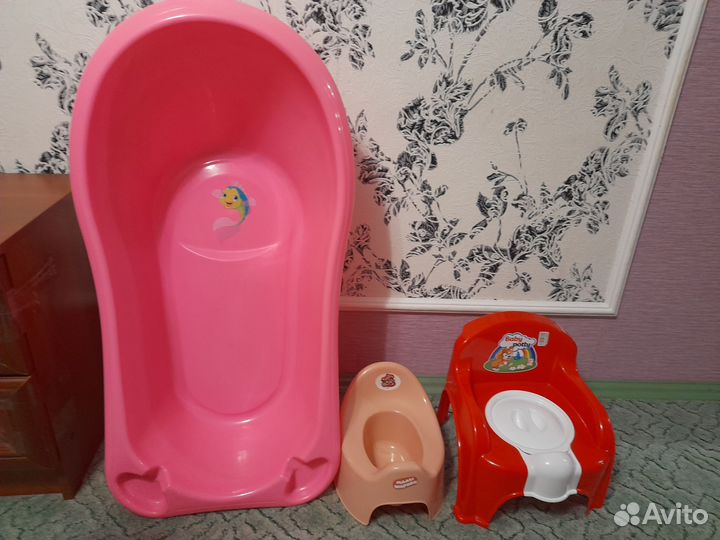 Ванночка для купания и 2 детских горшка