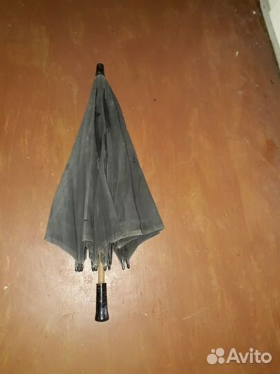 Зонт с деревянной ручкой ретро