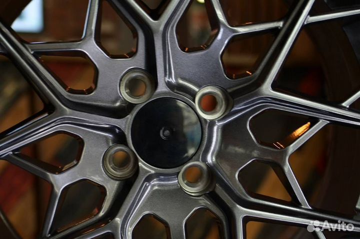 Литой диск FF R20 5x114.3