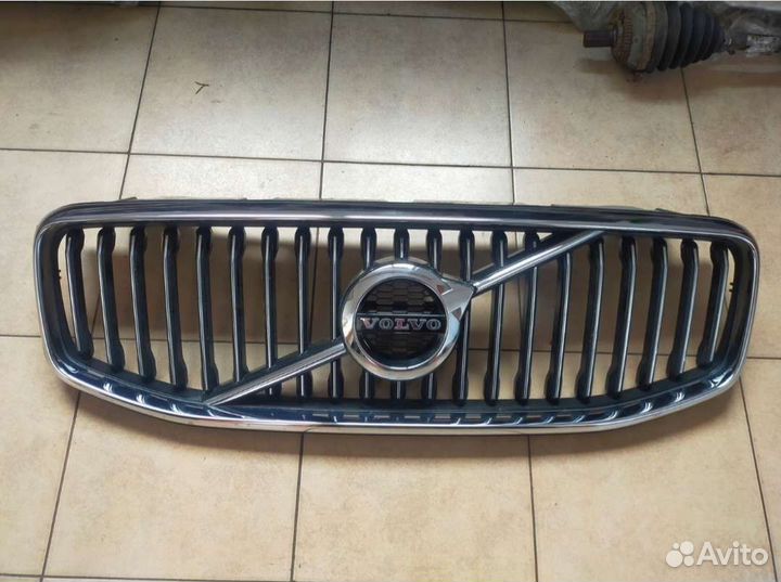 Volvo XC60 2 решетка радиатора 31425535