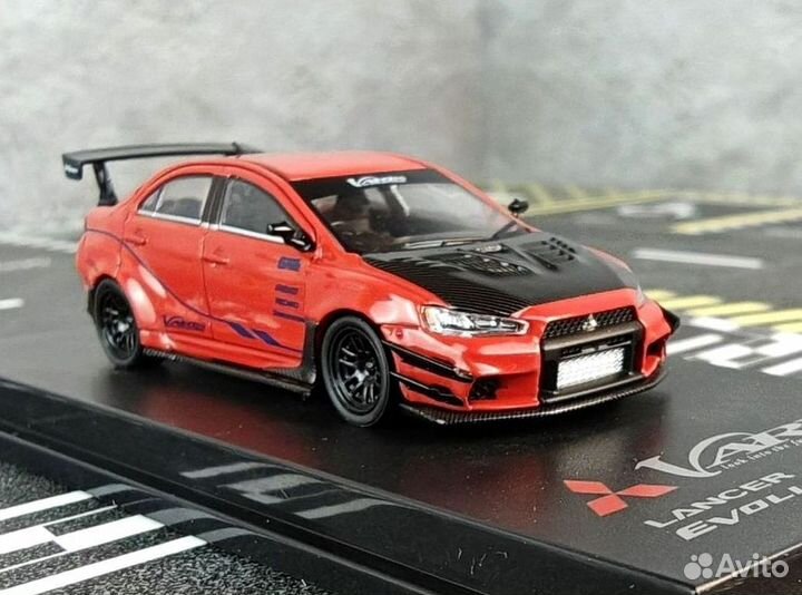 Модель 1:64 Mitsubishi Lancer Evolution X CM-model