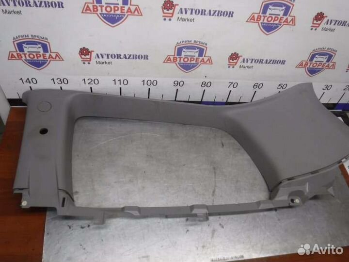 Обшивка багажника задняя правая Mitsubishi Pajero