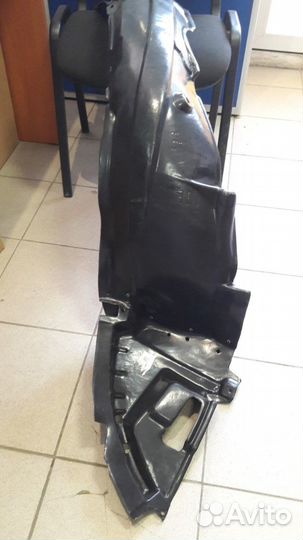 Подкрылок Toyota Avensis Авенсис 2006-2008