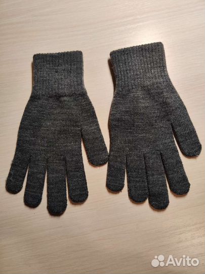 Новые перчатки из комплекта на подростка