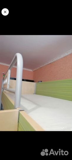 Кровать чердак со столом и шкафом