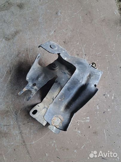 Кронштейн усилителя бампера Mercedes W211