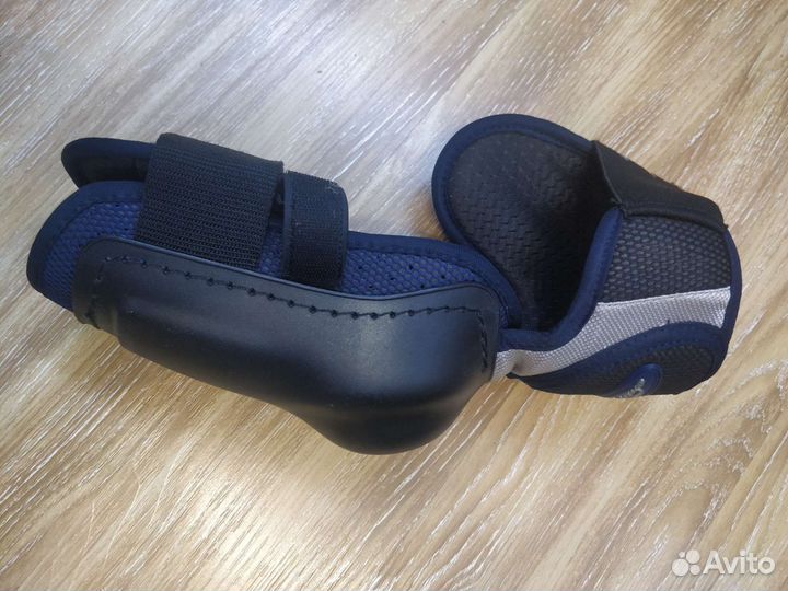 Налокотники хоккейные, новые