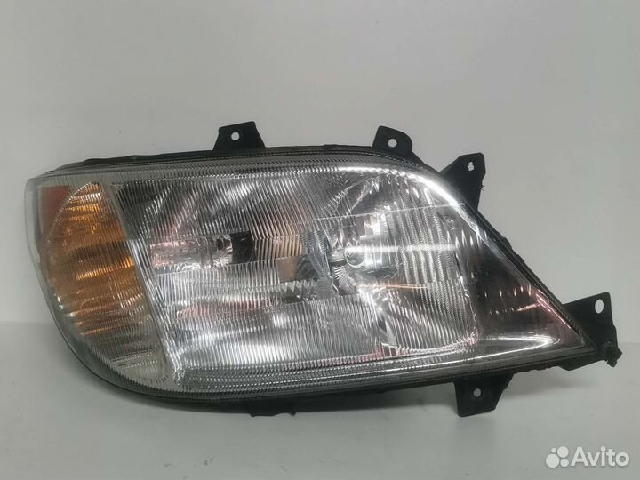 Фара правая Mercedes-Benz Sprinter 901