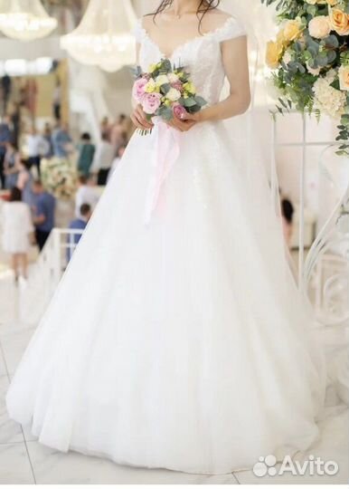 Свадебное платье со шлейфом