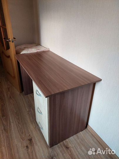 Письменный стол