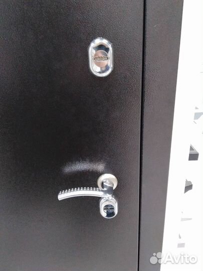 Уличная дверь с двойным терморазрывом