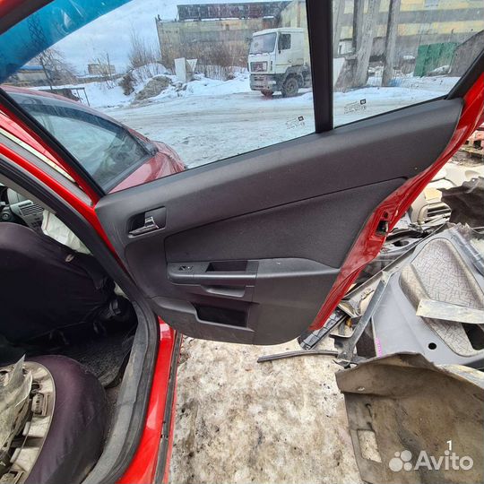 Обшивка двери с ручкой задняя правая opel astra h