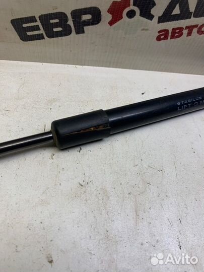 Амортизатор двери багажника Renault Duster