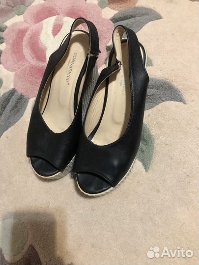 Босоножки на танкетке 38