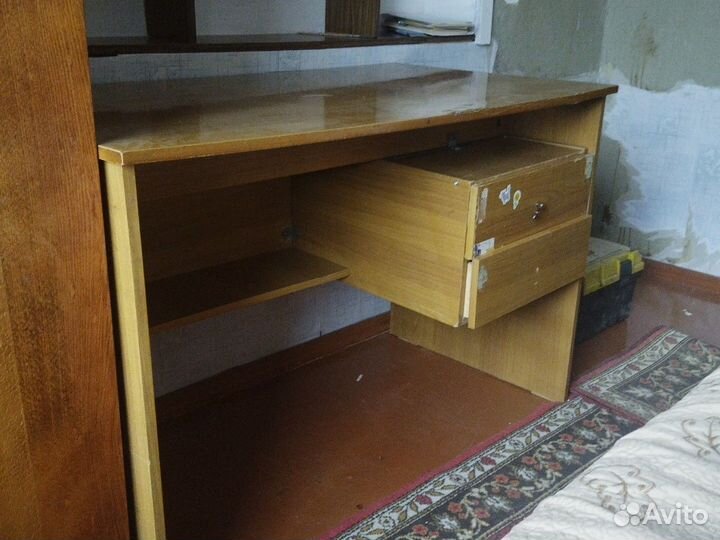 Стол письменный