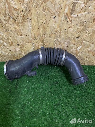 Volvo S60 1.6 B4164T патрубок воздушного фильтра