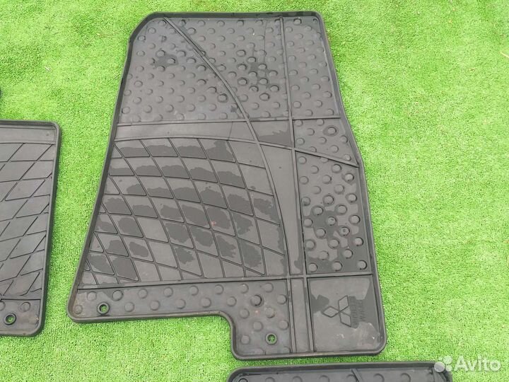 Автомобильные коврики резиновые mitsubishi