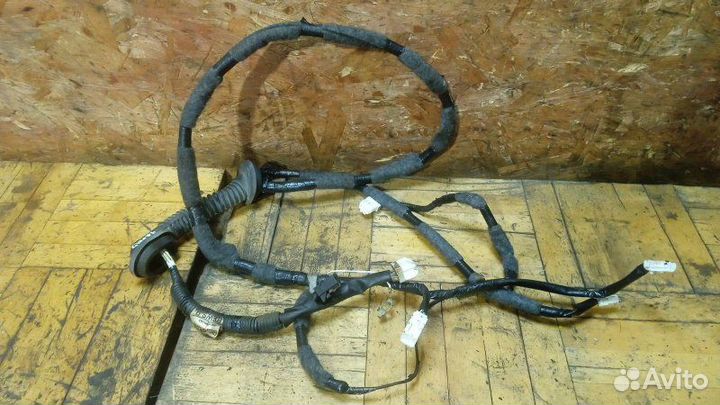 Проводка (коса) двери багажника Nissan Juke F15