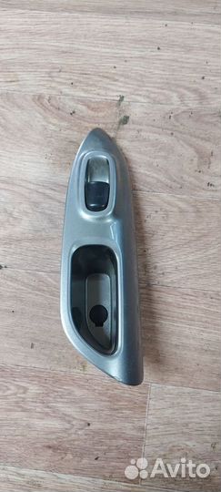 Кнопка стеклоподъемника Nissan Juke (YF15) I (2010