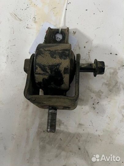 Опора редуктора MN125147 Mitsubishi Pajero Sport 3