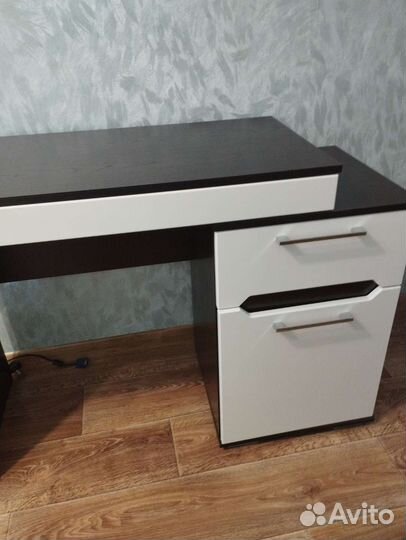 Письменный стол