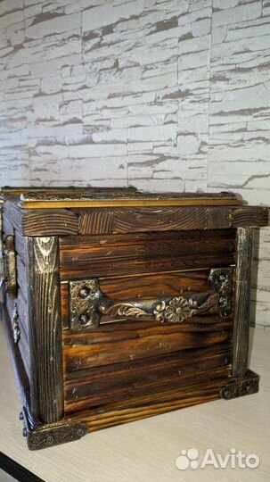 Сундук старинный из дерева