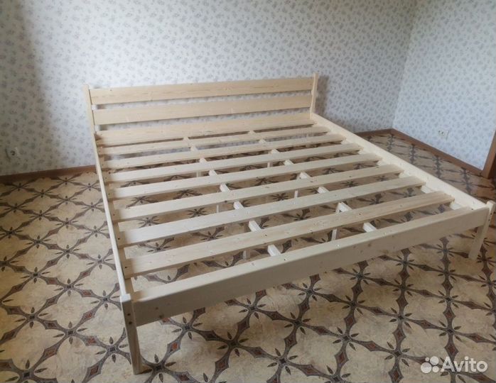 Кровать двухспальная из массива дерева