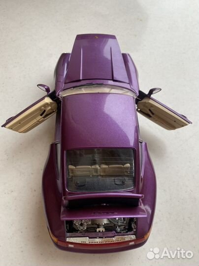 Porsche 911 Carrera 1993 1:18 Burago Italy