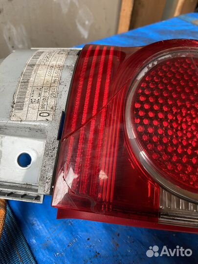 Дефектный левый фонарь sharan