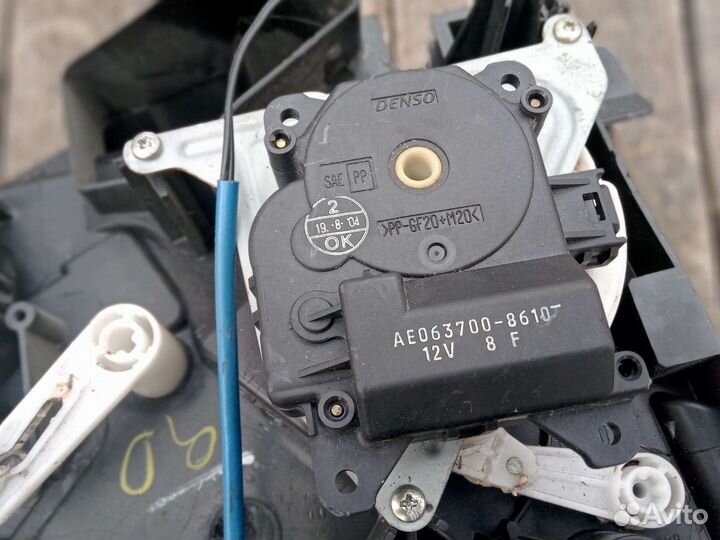 Моторчик заслонки отопителя Тойота Авенсис 2 Т25