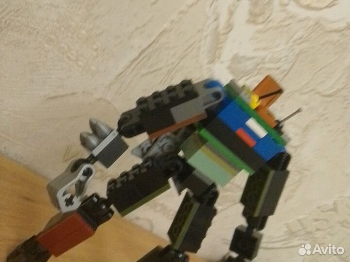 Lego робот с крыльями но не летает