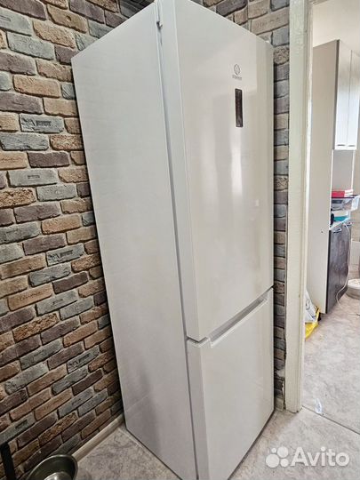 Холодильник Indesit ITF 118 W