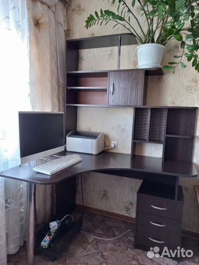 Компьютерный стол