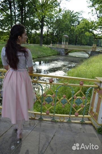 Платье с кружевом