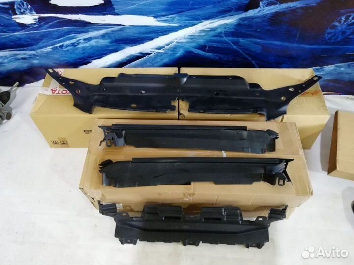 Накладка радиатора Toyota Land Cruiser Prado 150